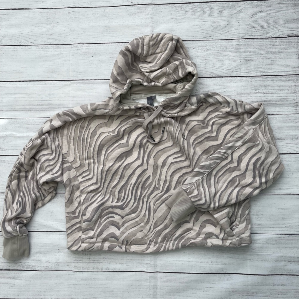 Sweaty Betty Cropped Hoodie in Ivory Tiger Print